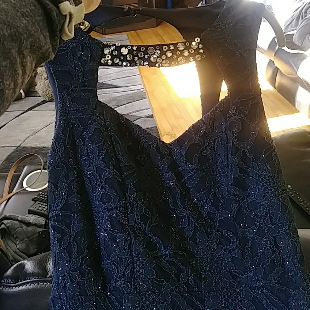 Gown - Picture 5 of 6